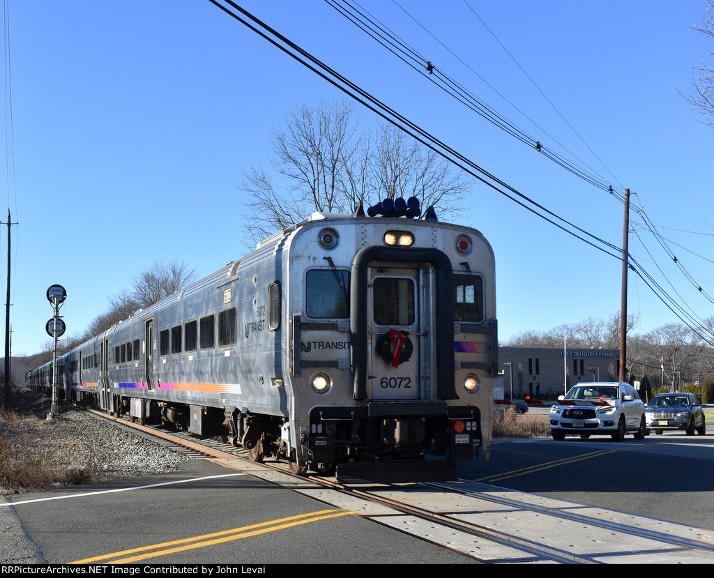 NJT Tri States Santa Train crossing Beaverbrook Rd 